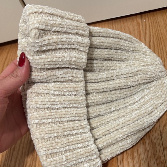 Levi's Off-White Knit Beanie - Picture 5 of 5